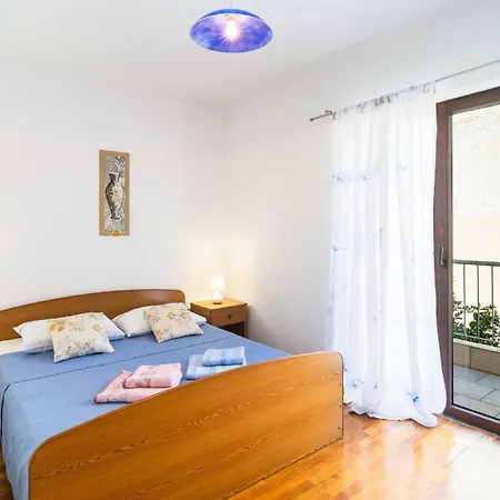 Beautiful In With Kitchenette Apartment